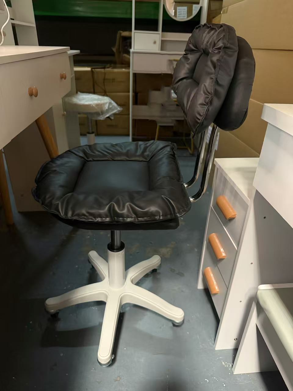 Adjustable Makeup Chair